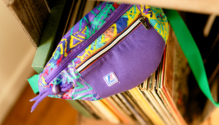 Couture d'une banane des années 1990 faite à partir d'un kway, Créations d'accessoires neufs et upcyclés